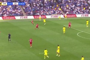 当迪亚兹试图1v1过掉坎特时，没想到有点难度