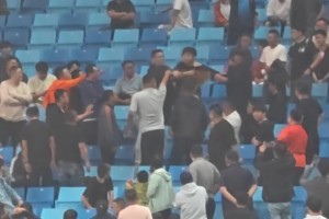 发生了啥？实拍：青岛海牛主场现