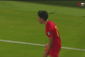 U16男足2-1反超巴林！袁博涵打门被